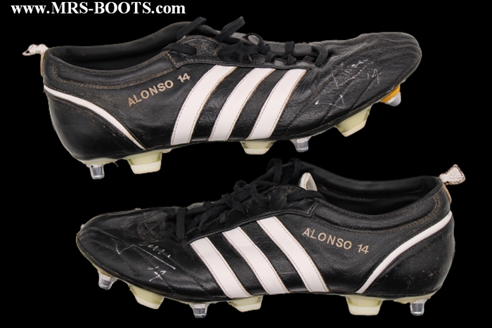 XABI - 2008 AND LIVERPOOL WORN BOOTS