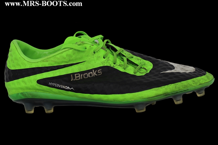 brooks football boots